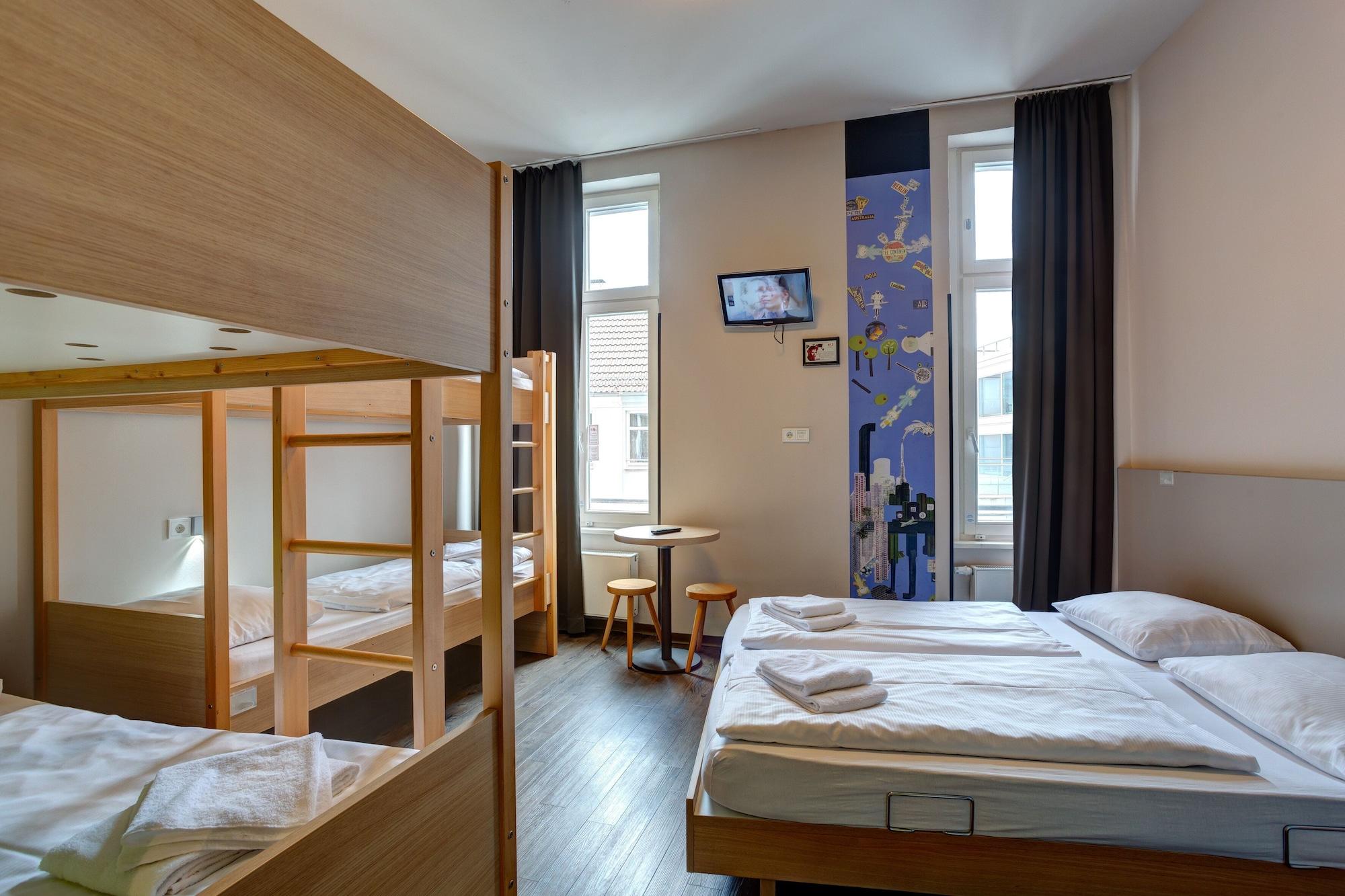 Meininger Hotel Berlin Mitte Esterno foto