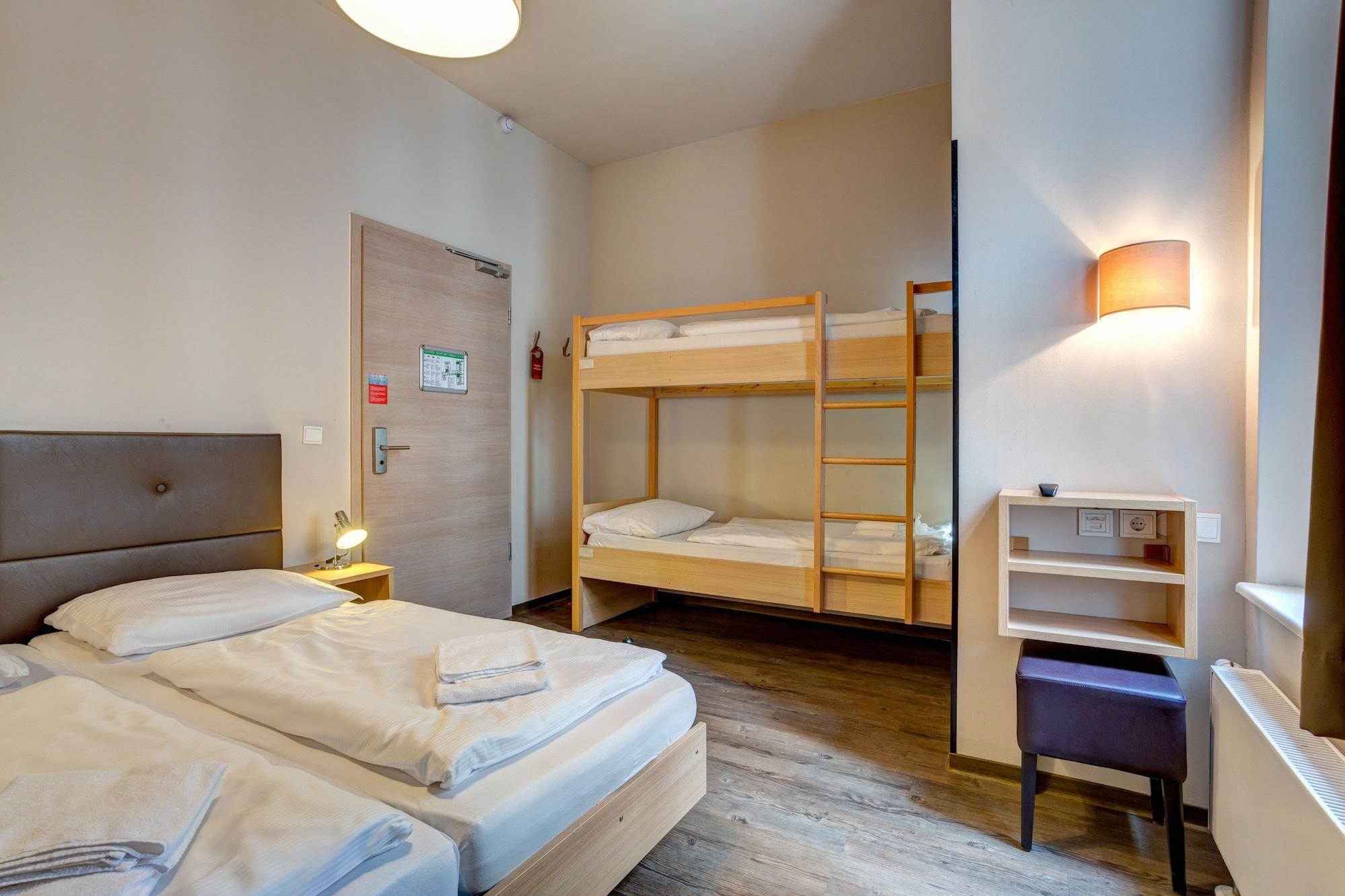 Meininger Hotel Berlin Mitte Esterno foto