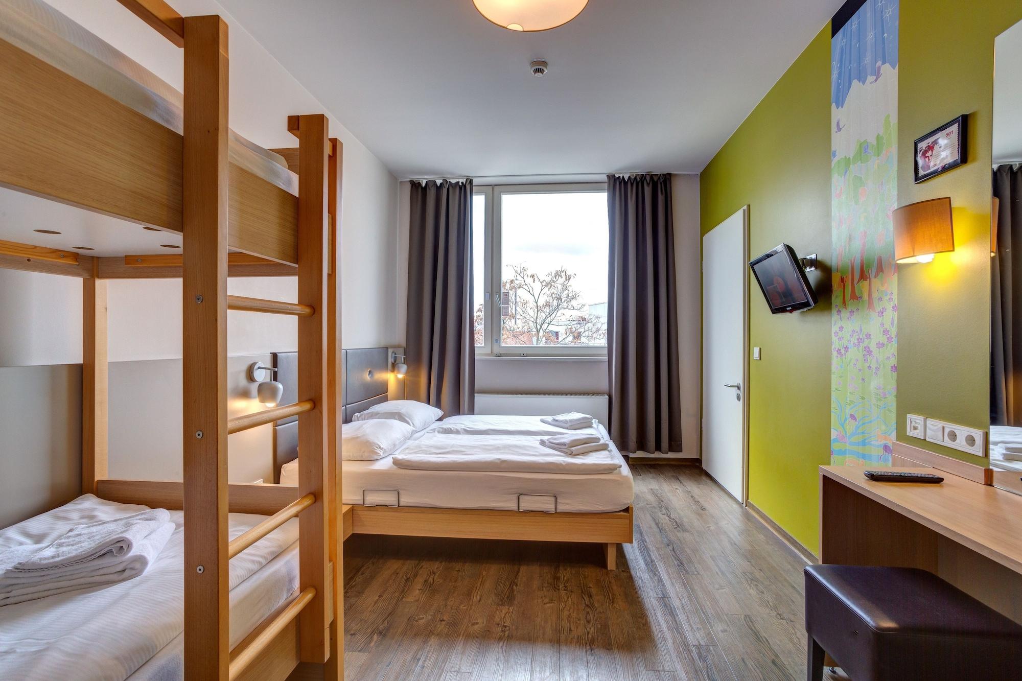 Meininger Hotel Berlin Mitte Esterno foto