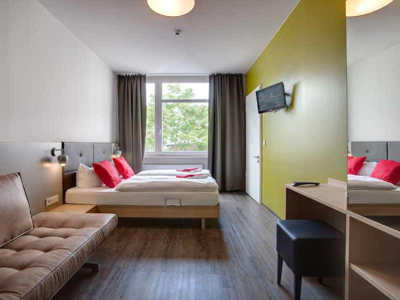 Meininger Hotel Berlin Mitte Esterno foto