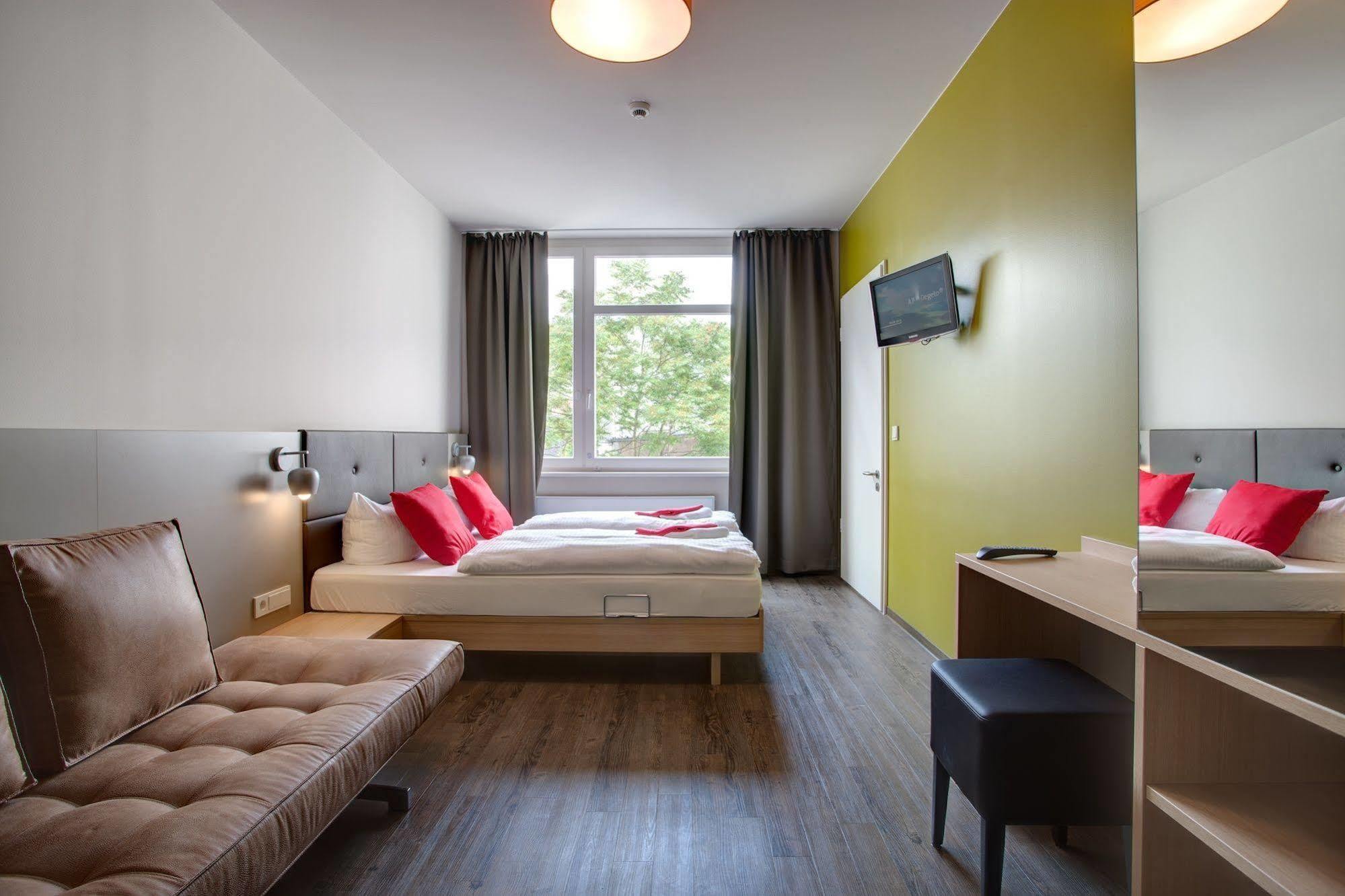 Meininger Hotel Berlin Mitte Esterno foto
