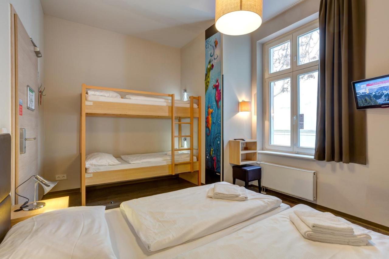 Meininger Hotel Berlin Mitte Esterno foto